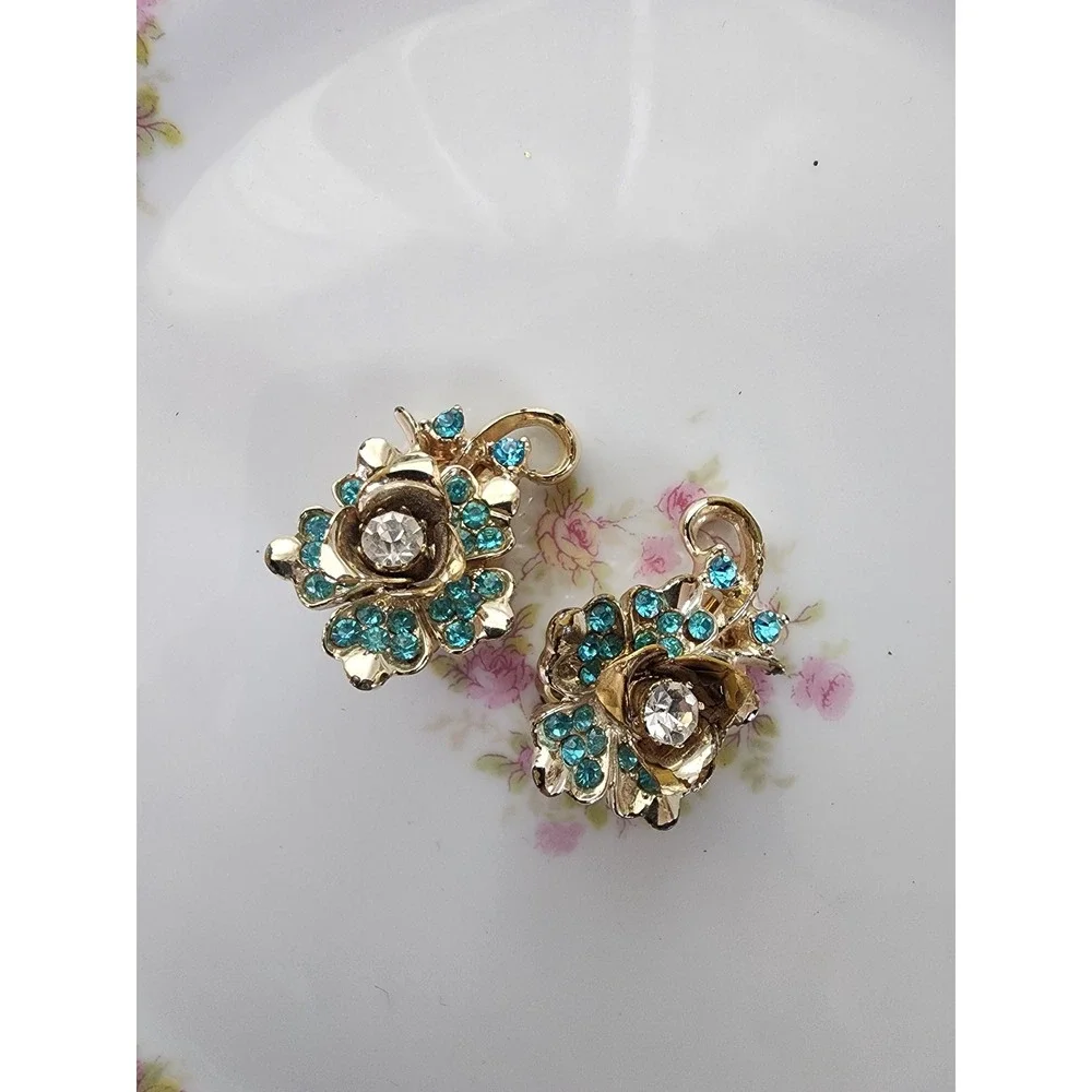 Vintage Coro Gold Tone Turquoise Blue Rhinestone Floral Clip On Earrings
